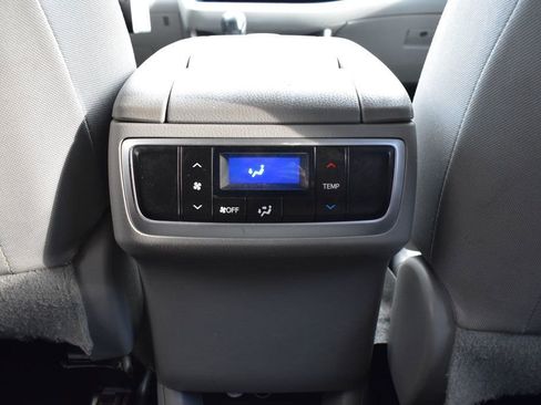 Used 2016 Toyota Highlander LE image 38