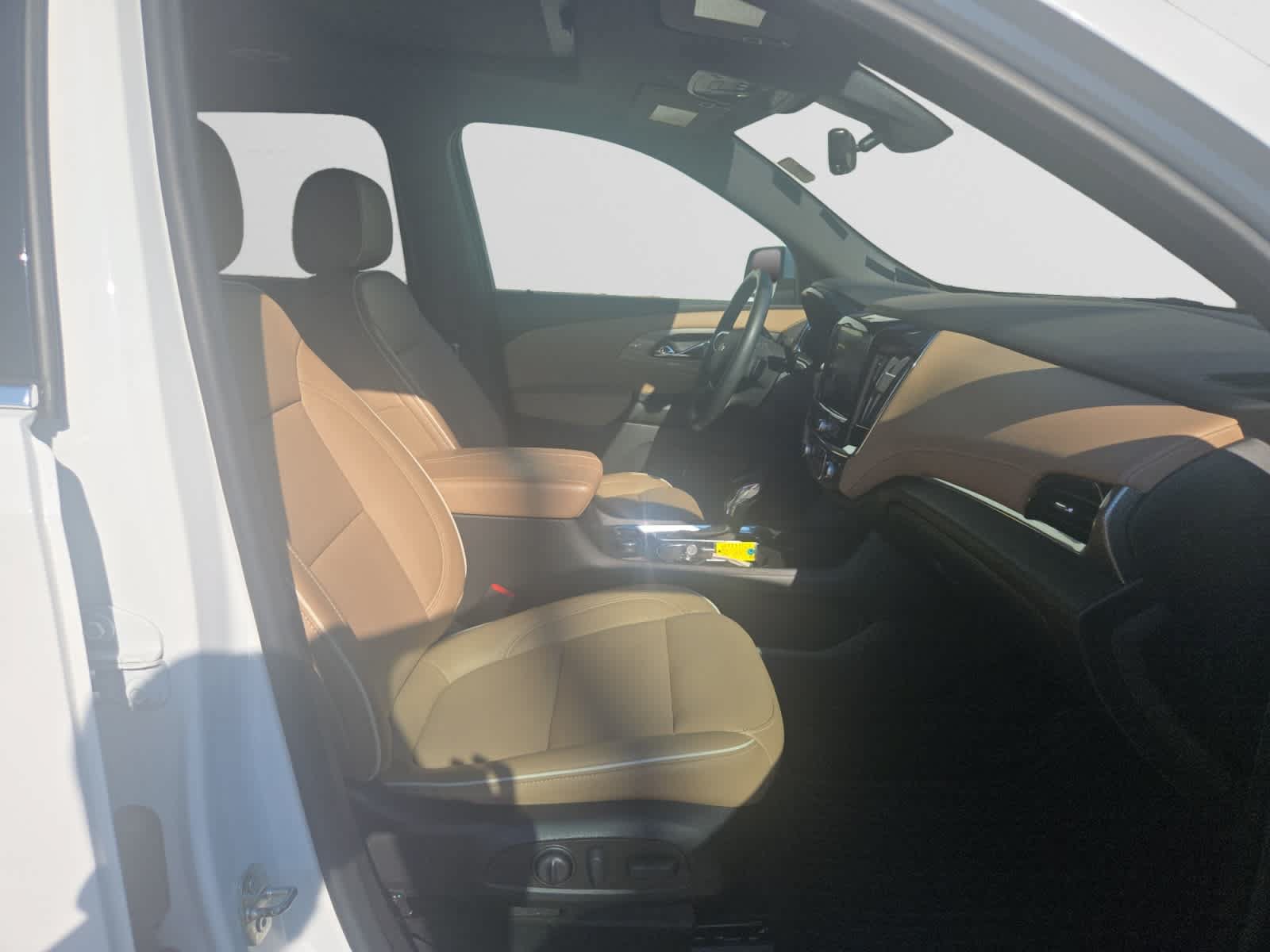 Used 2023 Chevrolet Traverse Premier FWD image 15