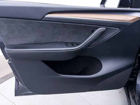 Used 2024 Tesla Model Y Long Range image 15