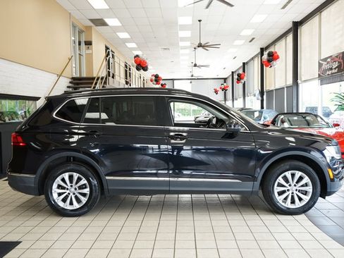 Used 2018 Volkswagen Tiguan SE w/ Front Fog Lights Package FWD image 17