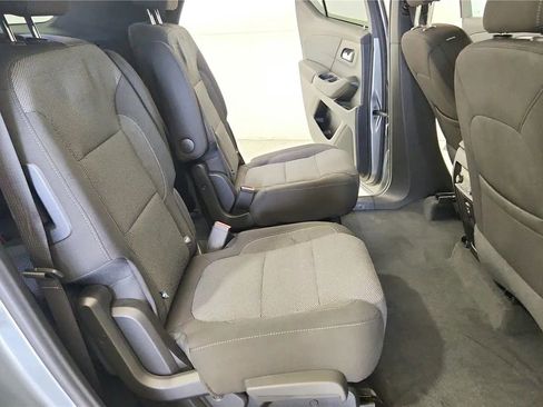 Used 2023 Chevrolet Traverse LT AWD/4WD image 38