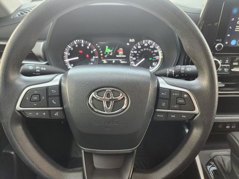 Used 2023 Toyota Highlander LE AWD/4WD image 22