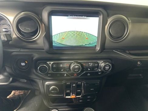 Used 2023 Jeep Wrangler Unlimited w/ Sun & Screen Package image 22