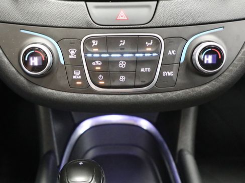 Used 2018 Chevrolet Malibu Hybrid image 7