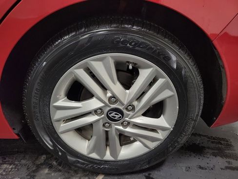 Used 2019 Hyundai Elantra SEL image 11