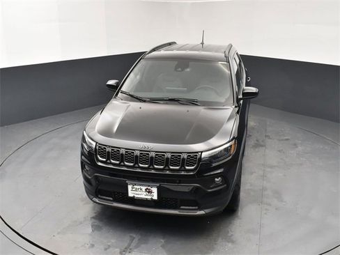 New 2026 Jeep Compass Latitude image 14