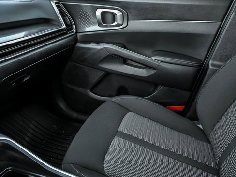 Used 2025 Kia Sorento LX image 26