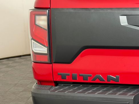 Used 2021 Nissan Titan PRO-4X w/ Pro-4x Convenience Package AWD/4WD image 13