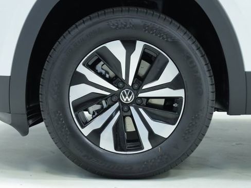 New 2026 Volkswagen Atlas SE FWD image 8