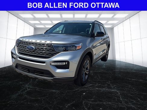 Used 2024 Ford Explorer XLT w/ Equipment Group 202A AWD/4WD image 1