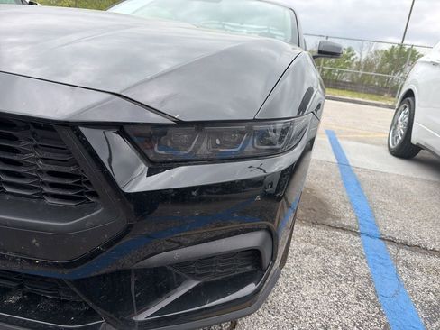 Used 2025 Ford Mustang Premium image 2