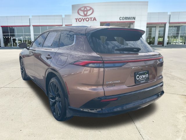 Used 2025 Toyota Crown Signia AWD/4WD image 3
