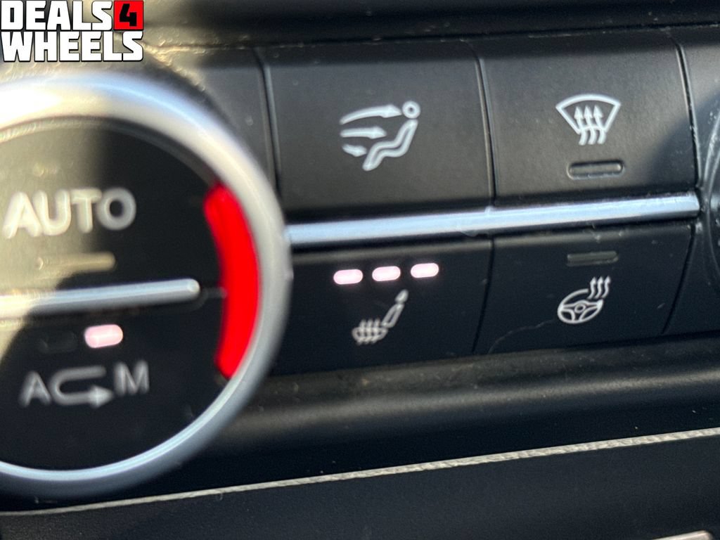 Used 2018 Alfa Romeo Giulia AWD image 37