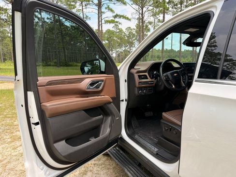 Used 2021 Chevrolet Tahoe High Country w/ Premium Package RWD image 11