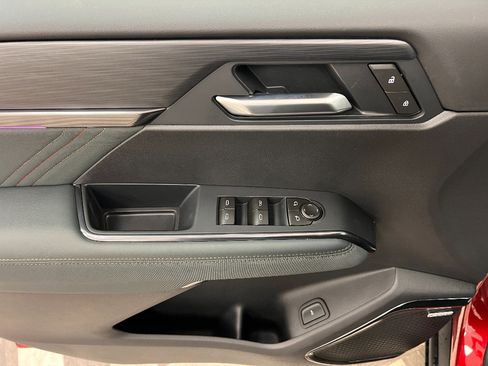New 2026 GMC Acadia AT4 w/ Luxury Package AWD/4WD image 7