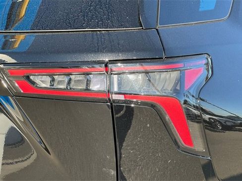 Used 2026 Chevrolet Equinox LT w/ Convenience Package II image 36