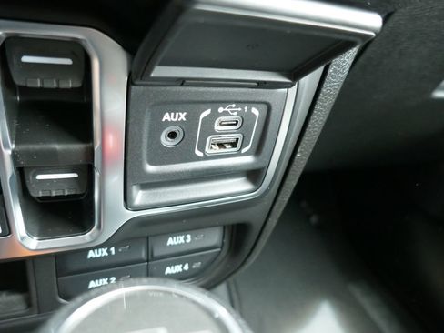 New 2026 Jeep Gladiator Sport AWD/4WD image 18