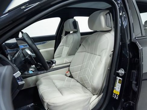Certified 2023 BMW 760i xDrive AWD/4WD image 22
