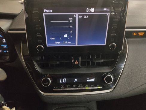 Used 2020 Toyota Corolla LE FWD image 25