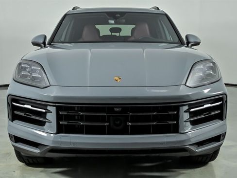 Used 2025 Porsche Cayenne AWD/4WD image 4