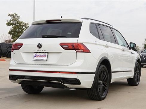 Used 2022 Volkswagen Tiguan SE R-Line image 9