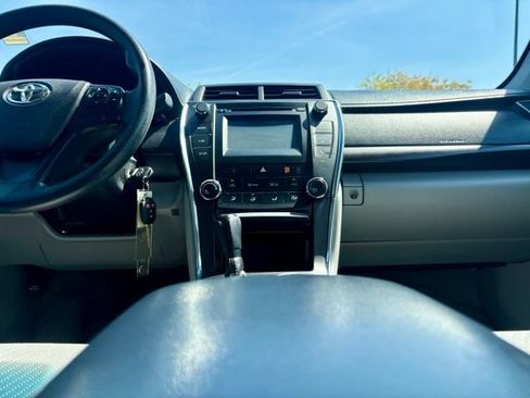 Used 2017 Toyota Camry LE FWD image 26