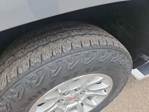 Used 2020 GMC Yukon SLT image 28