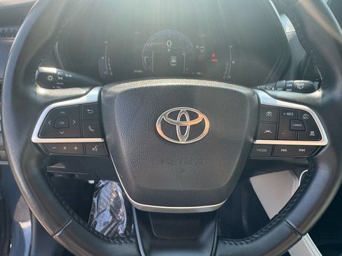 Used 2025 Toyota Grand Highlander AWD image 22
