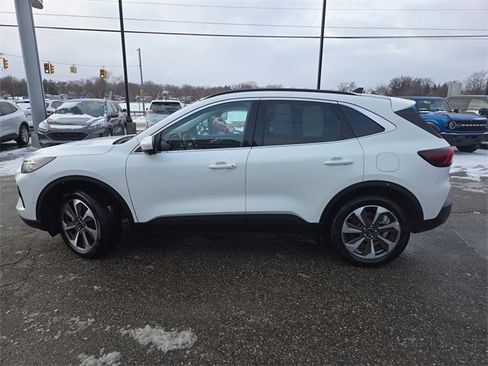 Certified 2024 Ford Escape Platinum w/ Premium Technology Package image 32