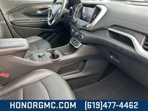 Used 2024 GMC Terrain SLT image 17