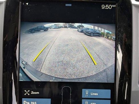 Used 2022 Volvo XC90 T6 Momentum w/ Climate Package image 14