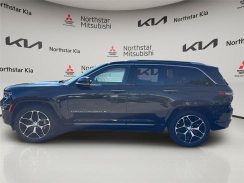 Used 2023 Jeep Grand Cherokee Summit AWD/4WD image 3