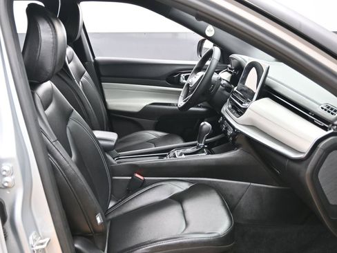 Used 2026 Jeep Compass Limited image 45