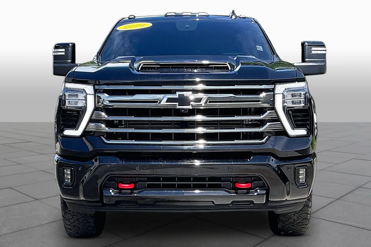 Used 2024 Chevrolet Silverado 2500 High Country w/ High Country Premium Package AWD/4WD image 4