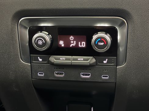New 2026 GMC Yukon Denali w/ Denali Reserve Package AWD/4WD image 9