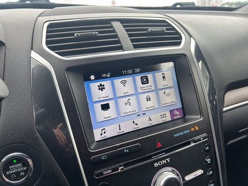 Used 2017 Ford Explorer Limited image 26