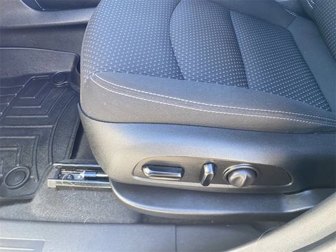 Used 2024 GMC Terrain SLE w/ Driver Convenience Package image 19