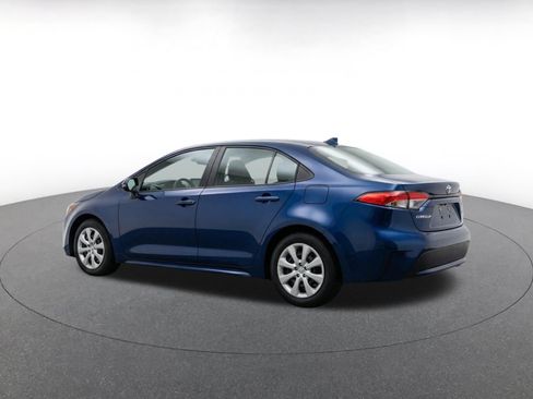 Used 2025 Toyota Corolla LE FWD image 7