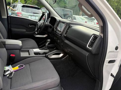Used 2024 Nissan Frontier SV w/ Hardbody Edition AWD/4WD image 2