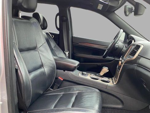 Used 2017 Jeep Grand Cherokee Limited image 22