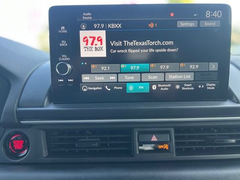 Used 2024 Honda Pilot Touring image 13