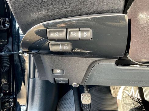 Used 2017 Toyota Prius Two image 35