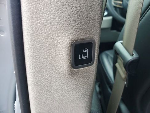 Certified 2024 Chrysler Pacifica Touring-L image 26