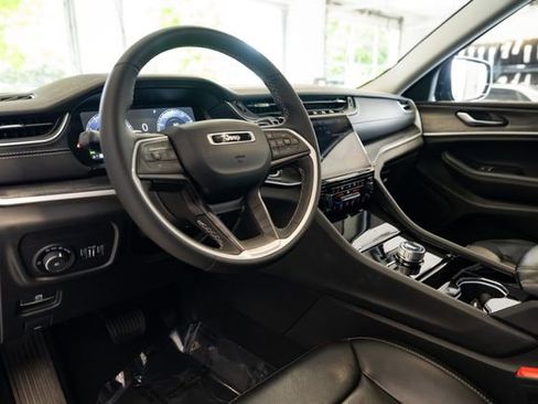 Used 2023 Jeep Grand Cherokee Limited w/ Luxury Tech Group II AWD/4WD image 23