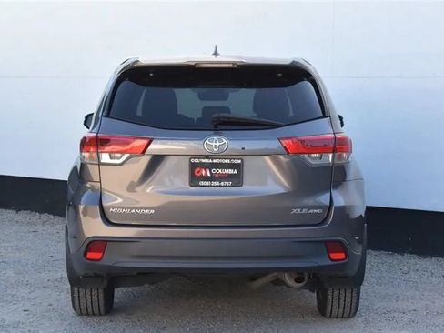 Used 2018 Toyota Highlander XLE AWD/4WD image 4