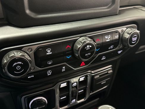 Used 2021 Jeep Wrangler Unlimited Sahara image 27