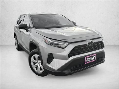 Used 2024 Toyota RAV4 LE AWD/4WD image 3