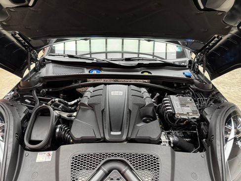 Used 2024 Porsche Macan S AWD/4WD image 26
