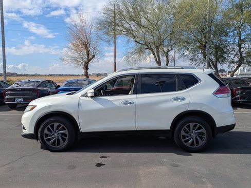 Used 2016 Nissan Rogue SL w/ SL Premium Package image 2