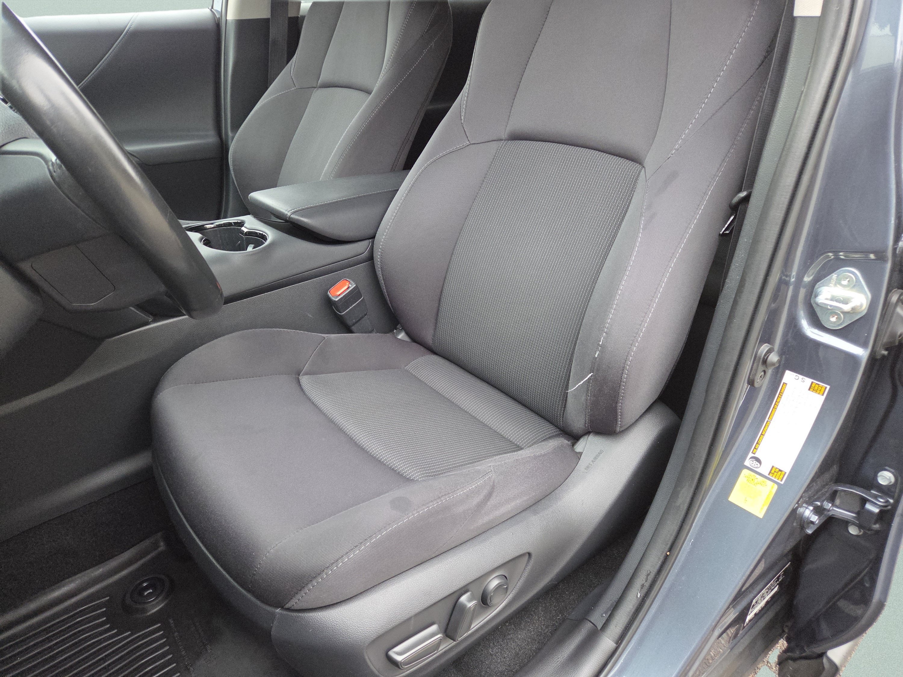 Used 2024 Toyota Venza LE AWD/4WD image 6